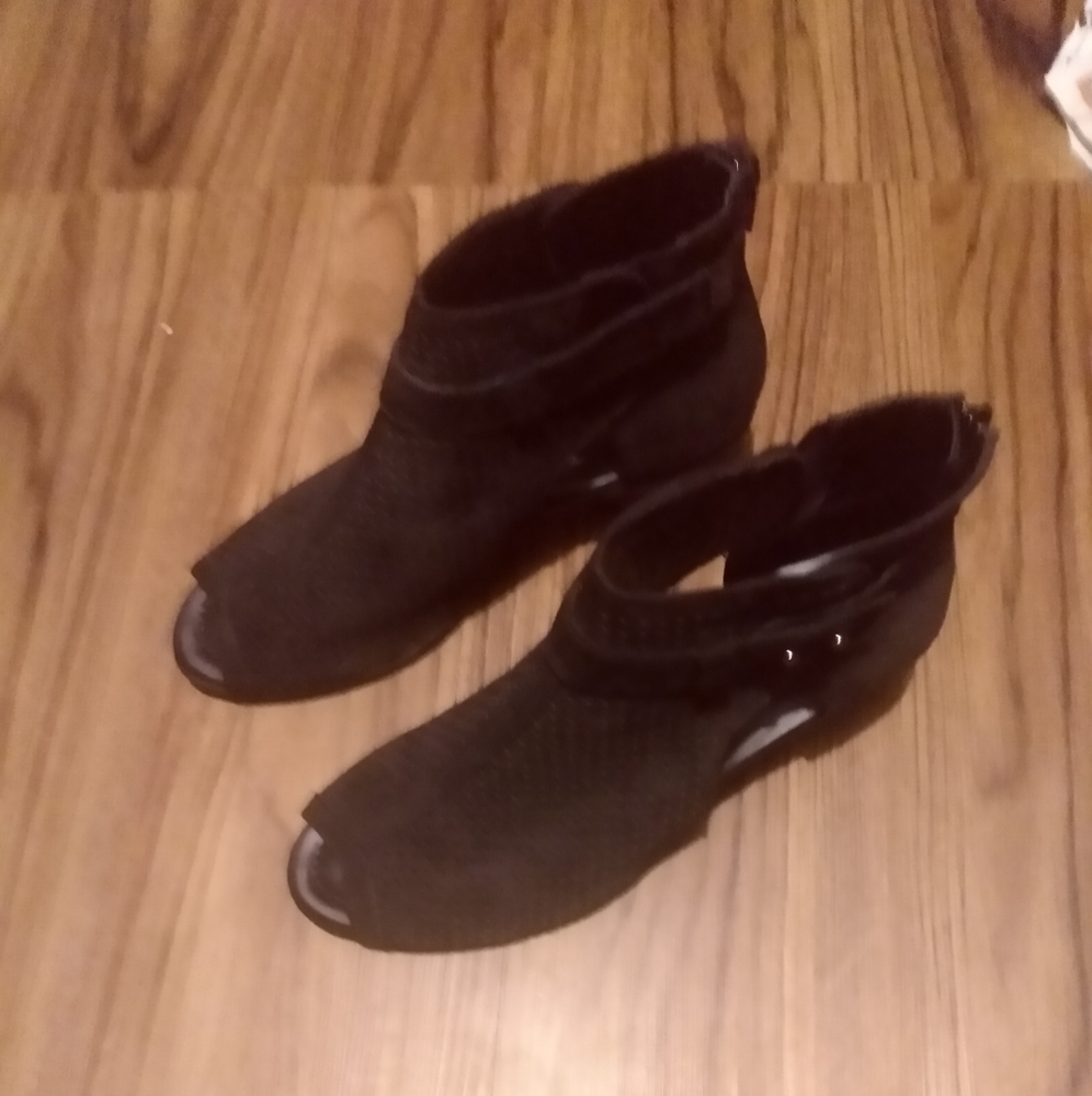 $25 Earth sude shoes